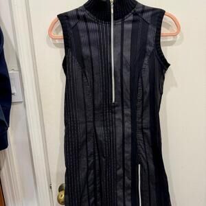 Black and white striped 3 Suisses dress with zipper detail #stripeddress #club